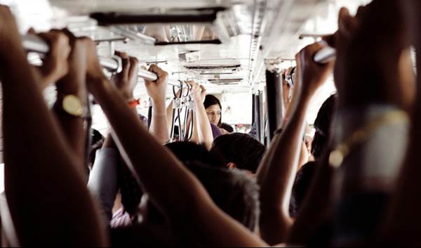 woman-on-crowded-bus